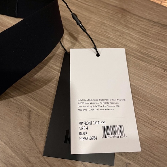 Catalyst front zip Sports Bra size 4 - Picture 5 of 5